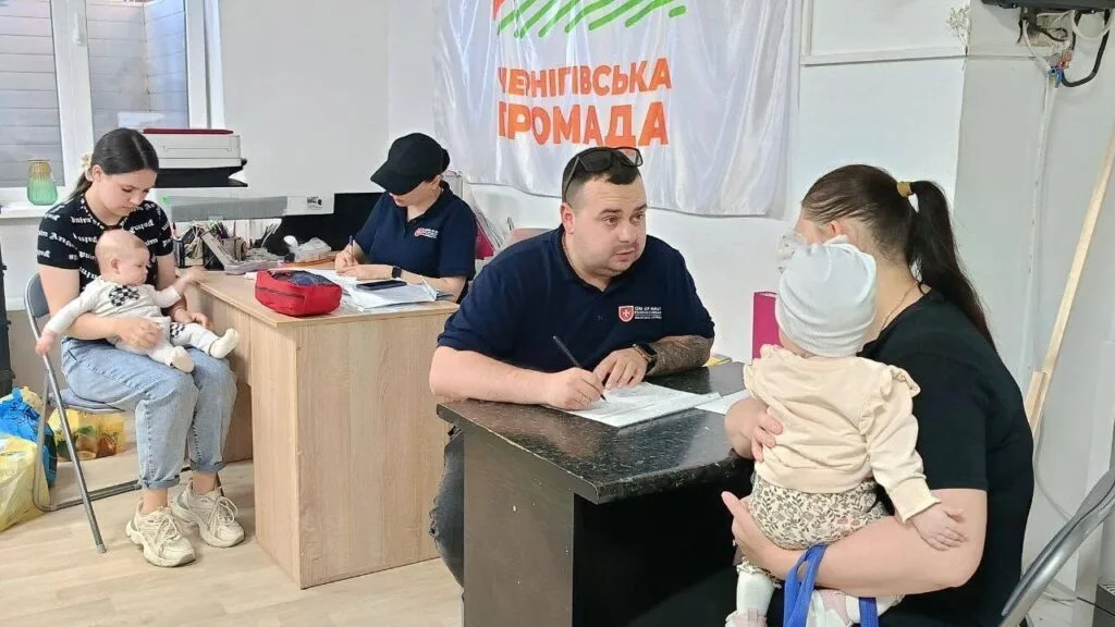 Благодійні фонди спільно з Чернігівською громадою підтримують переселенців, зокрема гуманітарною та правовою допомогою.