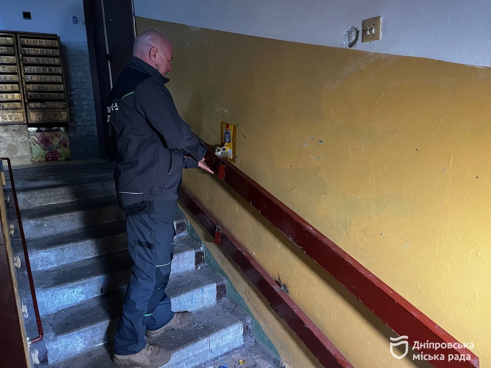 Поручні, пандуси та допоміжні конструкції: у Дніпрі продовжують облаштовувати безбар’єрний доступ до будинків - 02.10.2026