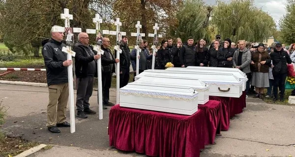 В Радушном простились с пятью детьми семьи Вороновых, погибших в июле от российской ракеты