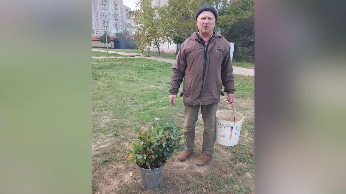 Мешканець Херсона подарував місту 100 саджанців дубів