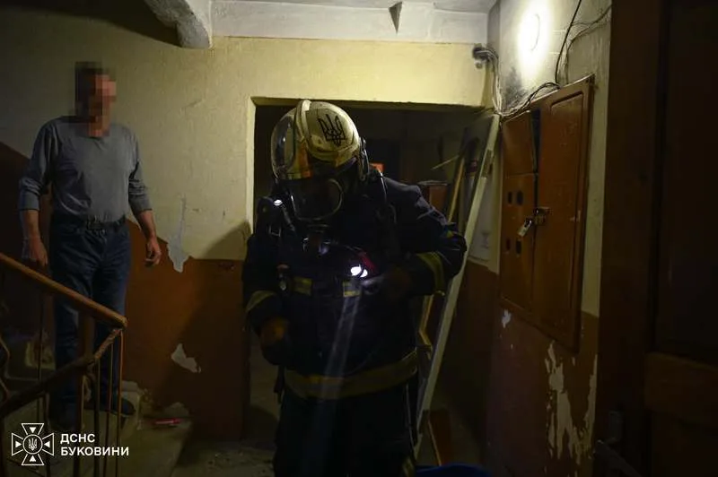 У Чернівцях виникла пожежа у квартирі багатоповерхівки